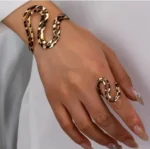 طقم بنقشة جلد التايقر