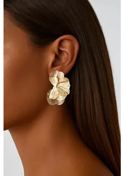 format_webp - 2026-01-21T234747.836 قرط بتلة الزهور مطلي بالذهب - Image 1