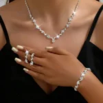 طقم أنيق فضي لامع للمناسبات