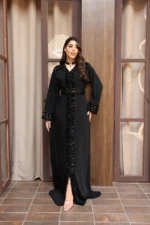 ⁦قفطان مغربي أسود فاخر بتفاصيل قليتر أنيقة وقصّة راقية⁩ - الصورة ⁦2⁩