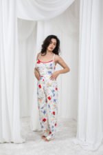 ⁦بيجامة بيضاء منقوشة بالزهور الملونة⁩ - الصورة ⁦4⁩