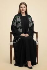 ⁦طقم عباية مطرزة داخلية فاخرة من قطعتين⁩ - الصورة ⁦4⁩