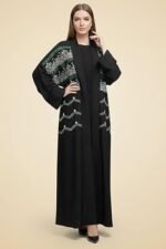 ⁦طقم عباية مطرزة داخلية فاخرة من قطعتين⁩ - الصورة ⁦2⁩