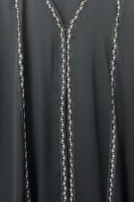 ⁦عباية سوداء مطرزة⁩ - الصورة ⁦7⁩