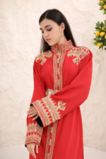 ⁦قفطان فاخر بتطريز راقٍ من قماش الكريب عالي الجودة⁩ - الصورة ⁦2⁩