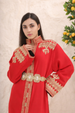 ⁦قفطان فاخر بتطريز راقٍ من قماش الكريب عالي الجودة⁩ - الصورة ⁦3⁩