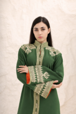 ⁦قفطان أخصر فاخر مطرز باللون الذهبي⁩ - الصورة ⁦4⁩