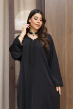 ⁦قفطان مغربي كريب فاخر بتطريز ناعم وتصميم أنيق⁩ - الصورة ⁦2⁩