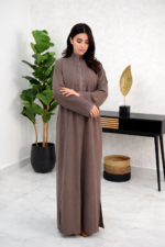 ⁦قفطان مغربي فاخر بقطعتين بتصميم أنيق يجمع بين المخمل والكريب⁩ - الصورة ⁦4⁩