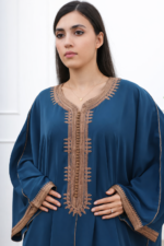 ⁦قفطان مغربي واسع بتطريز تراثي أنيق من قماش الكريب⁩ - الصورة ⁦2⁩