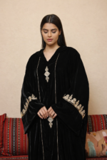 ⁦جلابية مغربية مخمل فاخرة بتطريز يدوي أنيق⁩ - الصورة ⁦2⁩