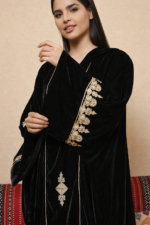 ⁦جلابية مغربية مخمل فاخرة بتطريز يدوي أنيق⁩ - الصورة ⁦5⁩