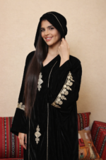 ⁦جلابية مغربية مخمل فاخرة بتطريز يدوي أنيق⁩ - الصورة ⁦4⁩