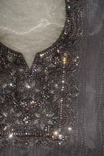 ⁦مخور حرير جوهرة ناعم بتطريز فاخر وكريستال لامع لإطلالة أنثوية راقية⁩ - الصورة ⁦4⁩