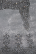 ⁦مخور حرير جاكارد ناعم بتصميم عربي مع حاشية مخرمة وتطريز كريستال فاخر⁩ - الصورة ⁦6⁩