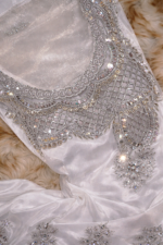 ⁦مخور حرير جاكارد ناعم بتصميم عربي مع حاشية مخرمة وتطريز كريستال فاخر⁩ - الصورة ⁦3⁩