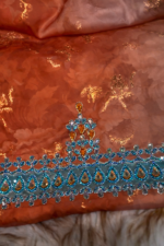 ⁦مخور حرير هندي أمبري فاخر بتفاصيل تطريز وكريستال ممتدة⁩ - الصورة ⁦6⁩