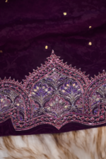 ⁦مخور حرير هندي فاخر بخفة راقية وتطريز مرصع بالكريستال⁩ - الصورة ⁦5⁩