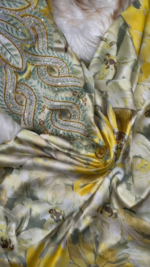 ⁦مخور فاخر من الحرير الفرنسي بتطريز راقٍ وكريستال لامع⁩ - الصورة ⁦3⁩