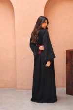 ⁦قفطان مغربي فاخر بتطريز لامع وحزام أنيق يبرز الخصر⁩ - الصورة ⁦5⁩