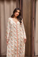 ⁦جلابية أنيقة بتطريز مغربي ناعم ولمسة عصرية راقية⁩ - الصورة ⁦2⁩