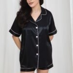 طقم بيجامة نوم ستان كلاسيكي قصير