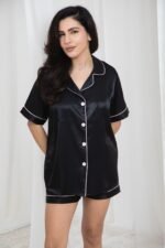 طقم بيجامة نوم ستان كلاسيكي قصير