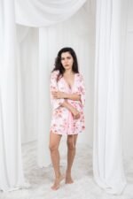 ⁦روب نوم نسائي قصير بنقشة الزهور 2 قطعة⁩ - الصورة ⁦3⁩