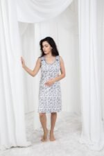 ⁦قميص نوم نسائي ناعم بنقشة عصرية⁩ - الصورة ⁦2⁩