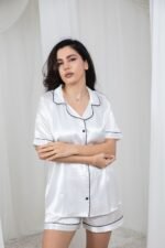 ⁦طقم بيجامة نوم ستان كلاسيكي قصير⁩ - الصورة ⁦5⁩