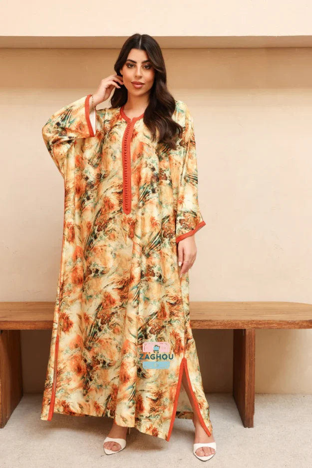 cropped-1Q7A5345_result_resized_05bb8175-6716-4186-9bc9-38bbe980b985.webp جلابية مغربية من حرير أرماني الفاخر بتصميم واسع وتفاصيل ذهبية أنيقة - الصورة 1