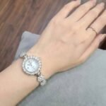 ساعة نسائية فاخرة فضية مرصعة بالكريستال