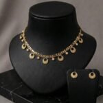 طقم إكسسوارات ذهبي مزين