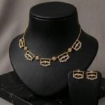 طقم إكسسوارات ذهبي