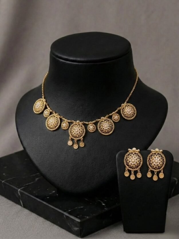 cropped-641243539_18045140453741393_9078546253662610084_n.jpg طقم إكسسوارات ذهبي بتفاصيل دائرية - الصورة 1