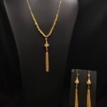 طقم مجوهرات ذهبي بتصميم متدلي بسلاسل أنيقة