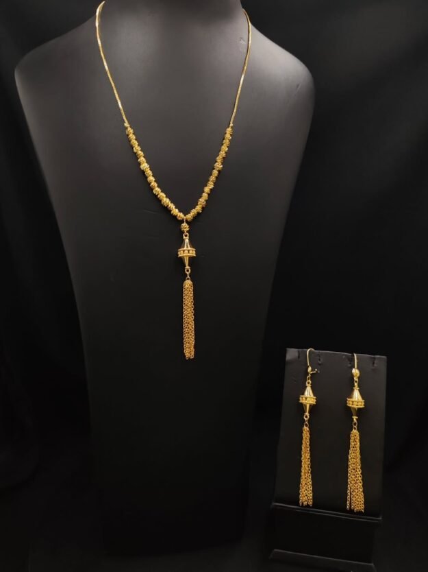 cropped-649230016_18046643552741393_8573894988169343498_n.jpg طقم مجوهرات ذهبي بتصميم متدلي بسلاسل أنيقة - الصورة 1