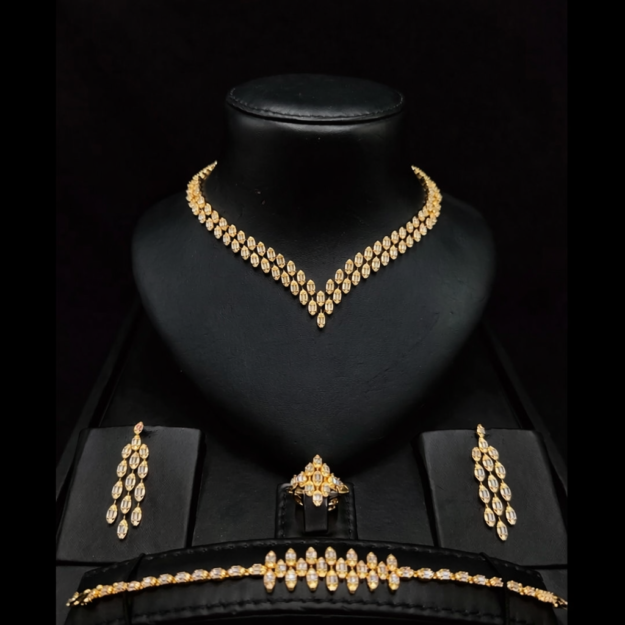 cropped-ChatGPT-Image-15-مارس-2026،-02_40_40-ص.png طقم مجوهرات ذهبي فاخر بتصميم V مرصع بالكريستال - الصورة 1