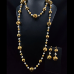 طقم إكسسوارات أنيق باللؤلؤ والكرات الذهبية