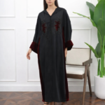 جلابية مغربية سوداء فاخرة بتطريز مخملي ولمسات أنيقة