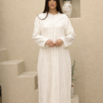 جلابية مغربية فاخرة قطعتين بقماش كريب وجوهرة بتصميم أنيق (نسخة)