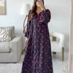 قفطان حريري أنيق بنقشة الكرز ولمسات حمراء مميزة