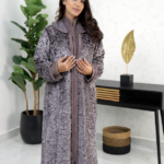 قفطان مغربي فاخر بقطعتين بتصميم أنيق يجمع بين المخمل والكريب