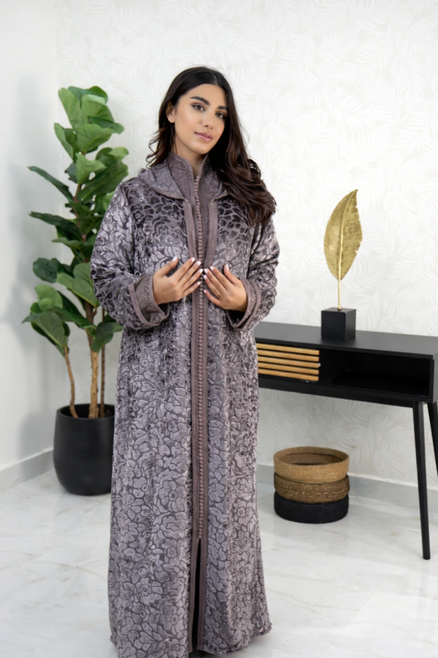 cropped-ChatGPT-Image-19-مارس-2026،-03_35_20-ص.png قفطان مغربي فاخر بقطعتين بتصميم أنيق يجمع بين المخمل والكريب - الصورة 1