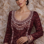 مخور فاخر حرير جاكرد طايح بتطريز وكريستال وفصوص سته