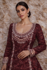 مخور فاخر حرير جاكرد طايح بتطريز وكريستال وفصوص سته