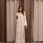 جلابية أنيقة بتطريز مغربي ناعم ولمسة عصرية راقية