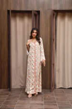 جلابية أنيقة بتطريز مغربي ناعم ولمسة عصرية راقية