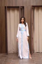 قفطان مغربي فاخر بلونين مع حزام أنيق من قماش الكريب