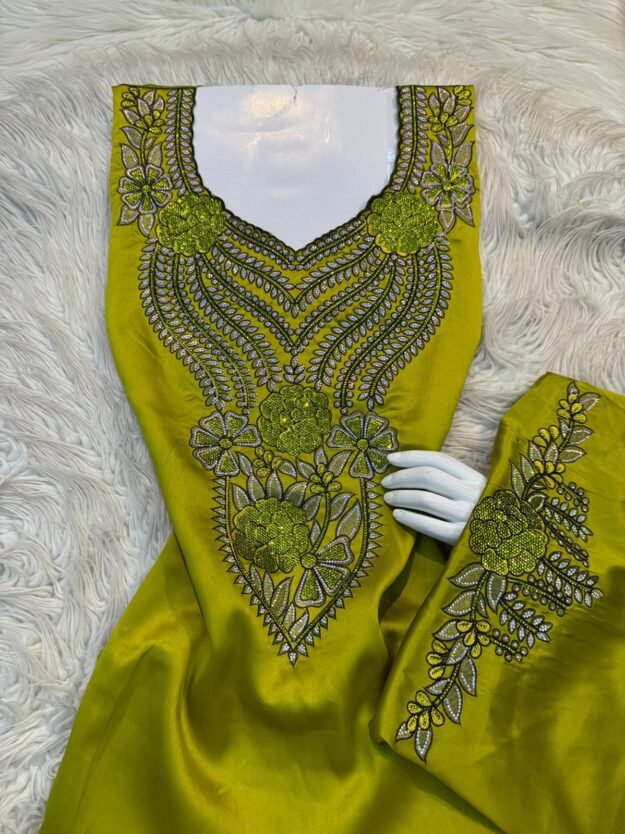 cropped-fe7809f6-f8dc-463e-a88c-6c8d69786304.jpg مخور أنيق مع شال من قماش إندونيسي فاخر - الصورة 1